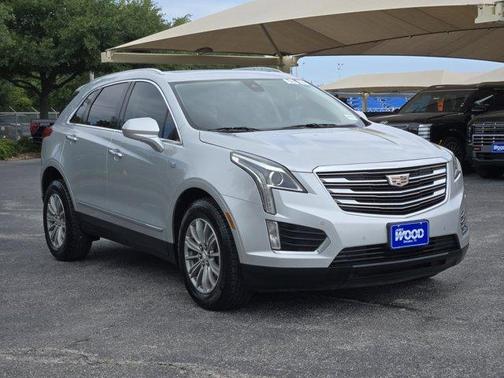 Radiant Silver Metallic 2017 Cadillac XT5 Luxury