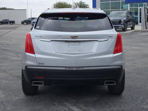 Radiant Silver Metallic 2017 Cadillac XT5 Luxury