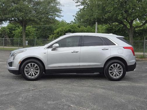 Radiant Silver Metallic 2017 Cadillac XT5 Luxury
