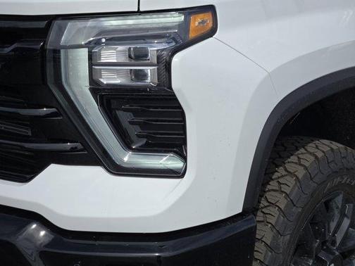 Summit White 2026 Chevrolet Silverado 2500 LT