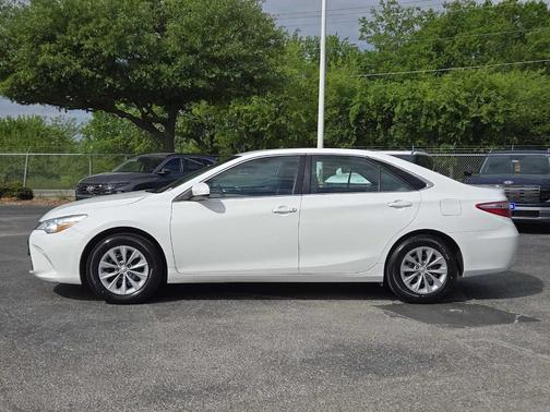 Super White 2016 Toyota Camry LE