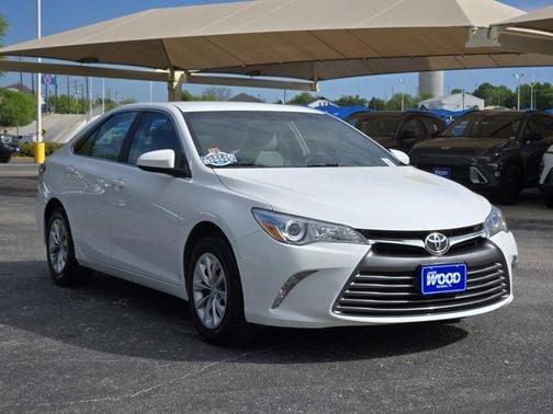 Super White 2016 Toyota Camry LE