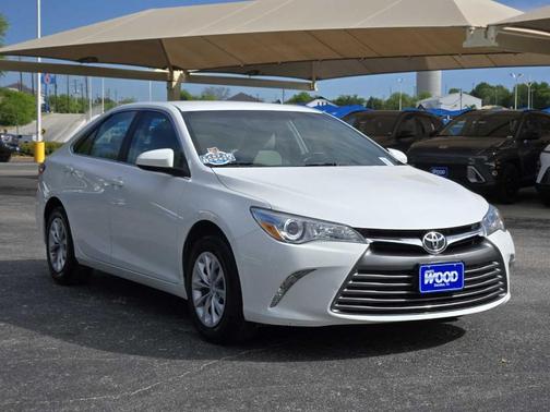 Super White 2016 Toyota Camry LE