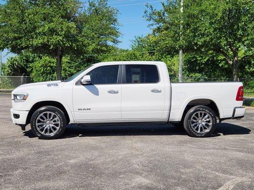 Bright White Clearcoat 2022 RAM 1500 Laramie