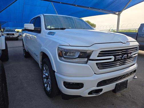 Bright White Clearcoat 2022 RAM 1500 Laramie