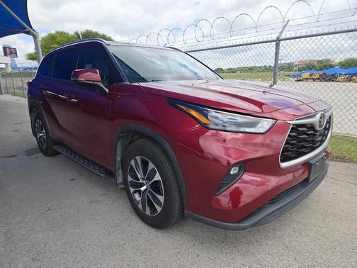Ruby Flare Pearl 2022 Toyota Highlander XLE