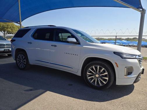 Summit White 2023 Chevrolet Traverse Premier