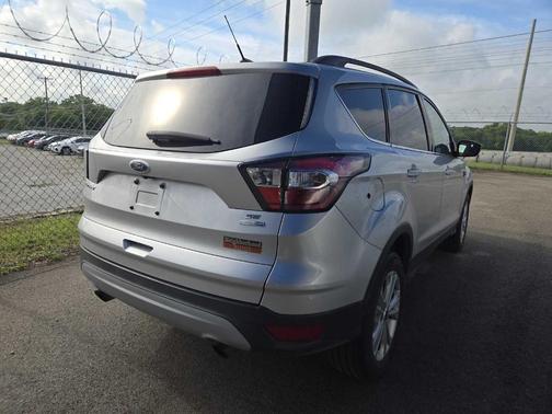 Ingot Silver Metallic 2018 Ford Escape SE