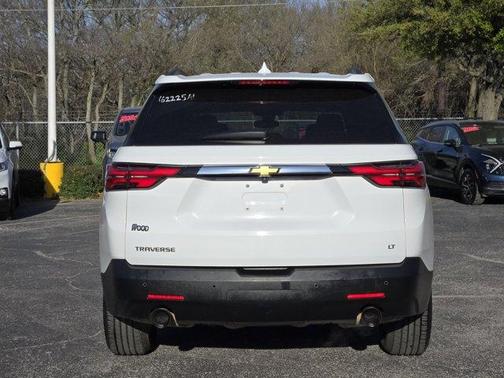Summit White 2022 Chevrolet Traverse LT Cloth