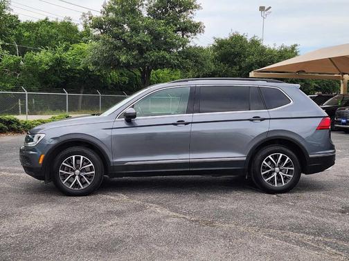 Platinum Gray Metallic 2020 Volkswagen Tiguan 2.0T SE