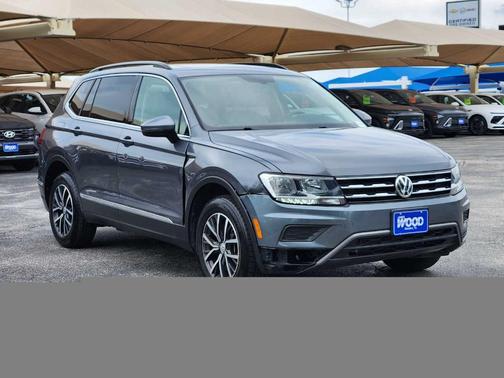 Platinum Gray Metallic 2020 Volkswagen Tiguan 2.0T SE