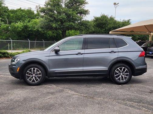Platinum Gray Metallic 2020 Volkswagen Tiguan 2.0T SE