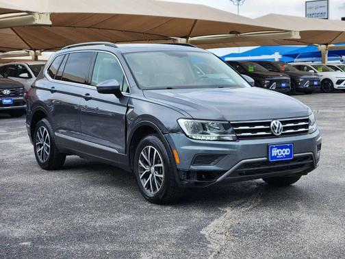 Platinum Gray Metallic 2020 Volkswagen Tiguan 2.0T SE