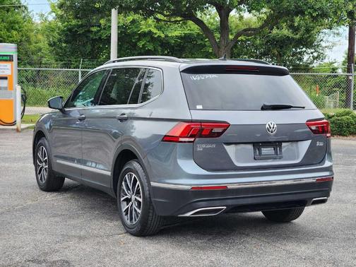 Platinum Gray Metallic 2020 Volkswagen Tiguan 2.0T SE