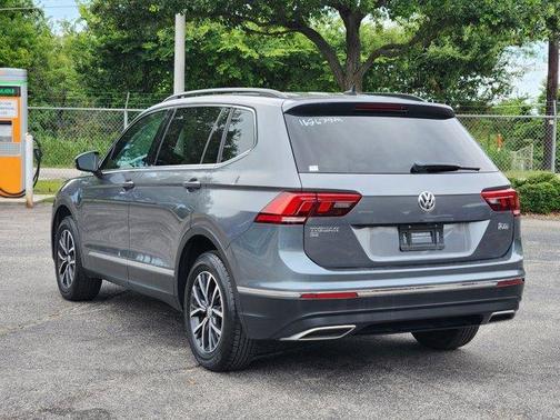 Platinum Gray Metallic 2020 Volkswagen Tiguan 2.0T SE