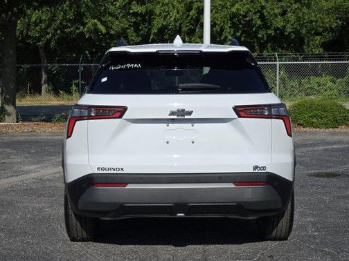 Summit White 2026 Chevrolet Equinox LT