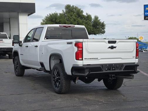 Summit White 2026 Chevrolet Silverado 3500 LT