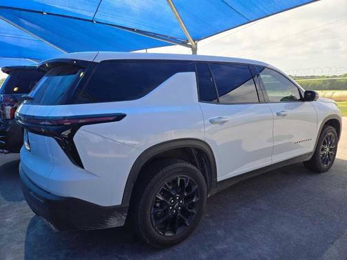 2024 Chevrolet Traverse LS