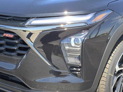 Mosaic Black Metallic 2026 Chevrolet Trax 2RS
