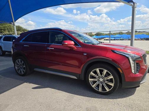 2022 Cadillac XT4 Premium Luxury