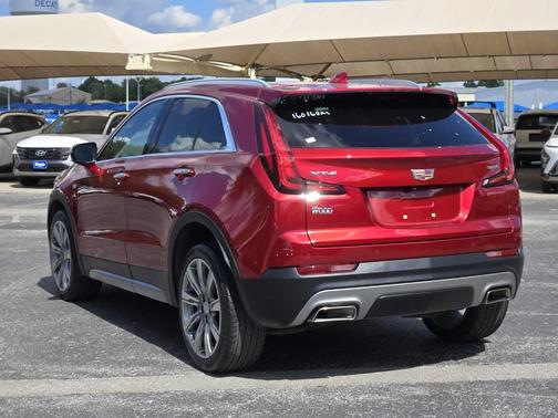 2022 Cadillac XT4 Premium Luxury