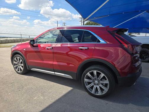 2022 Cadillac XT4 Premium Luxury
