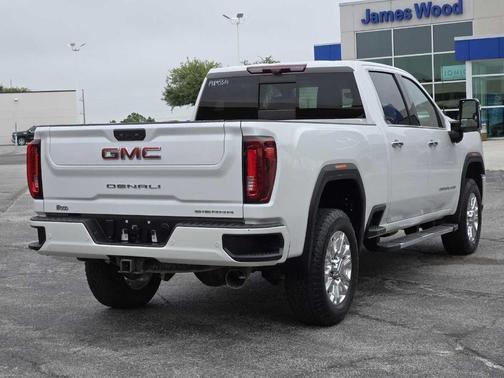 White Frost Tri-Coat 2022 GMC Sierra 2500 Denali