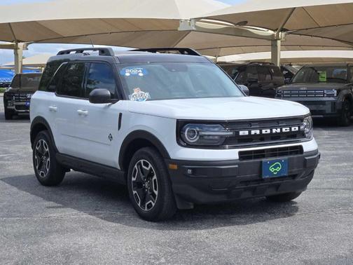 Oxford White 2024 Ford Bronco Sport Outer Banks