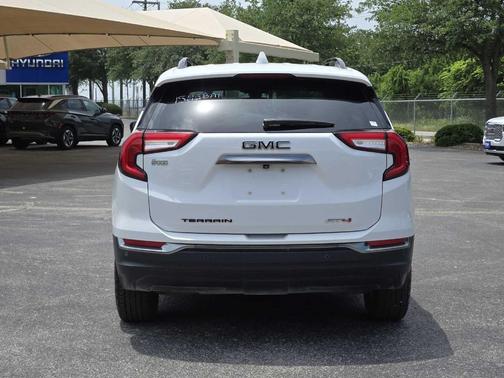 2022 GMC Terrain AT4