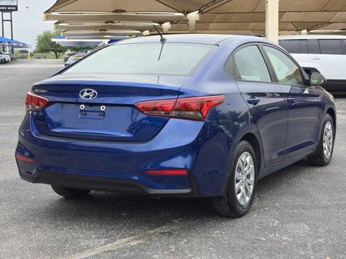2022 Hyundai Accent SE