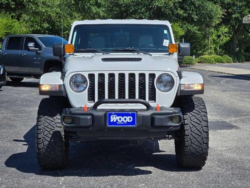 Bright White Clearcoat 2023 Jeep Gladiator Mojave