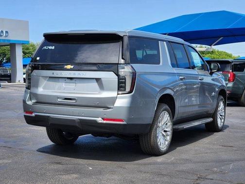 2025 Chevrolet Suburban LT