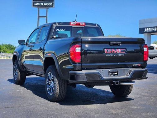 2025 GMC Canyon AT4