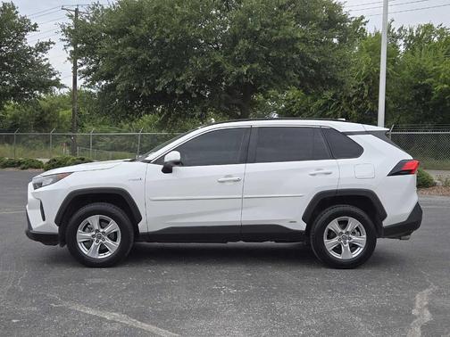 2020 Toyota RAV4 Hybrid LE