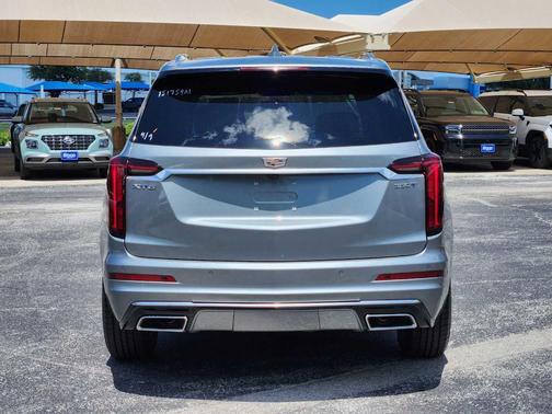 2023 Cadillac XT6 Luxury FWD