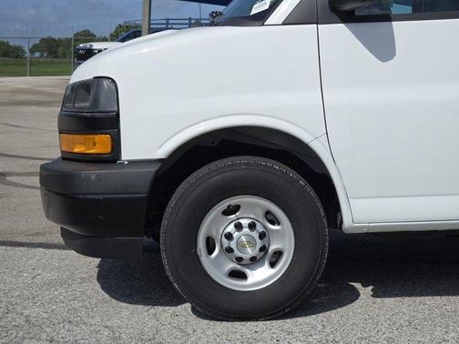 2025 Chevrolet Express 2500 Work Van
