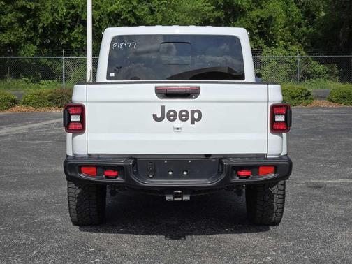 Bright White Clearcoat 2023 Jeep Gladiator Rubicon