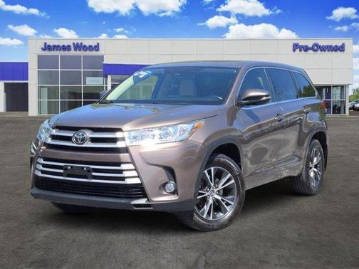 Toasted Walnut Pearl 2018 Toyota Highlander LE