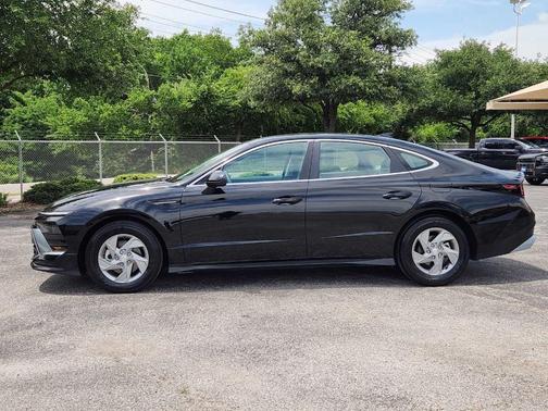 Black 2025 Hyundai SONATA SE