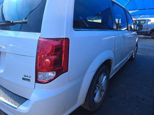 White Knuckle Clearcoat 2019 Dodge Grand Caravan SXT