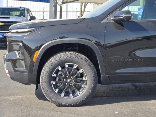 Mosaic Black Metallic 2026 Chevrolet Traverse Z71