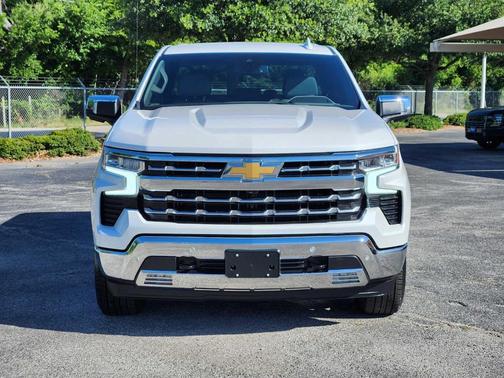 Iridescent Pearl Tricoat 2024 Chevrolet Silverado 1500 LTZ