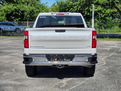 Iridescent Pearl Tricoat 2024 Chevrolet Silverado 1500 LTZ