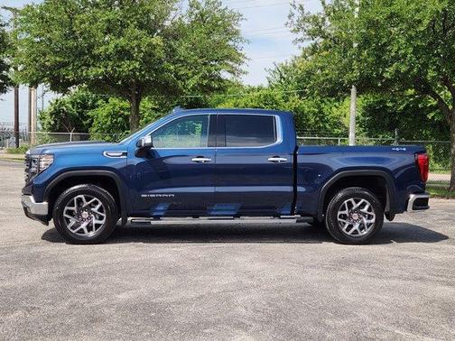 Pacific Blue Metallic 2023 GMC Sierra 1500 SLT