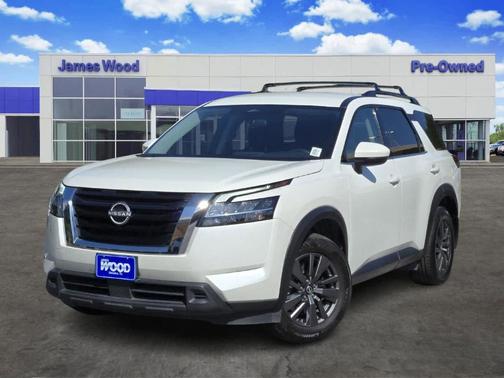 2022 Nissan Pathfinder SV