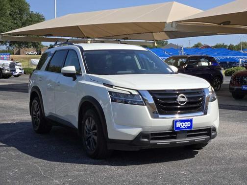 2022 Nissan Pathfinder SV