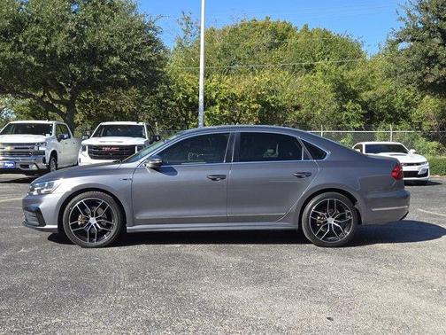 2017 Volkswagen Passat 1.8T R-Line