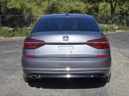 2017 Volkswagen Passat 1.8T R-Line