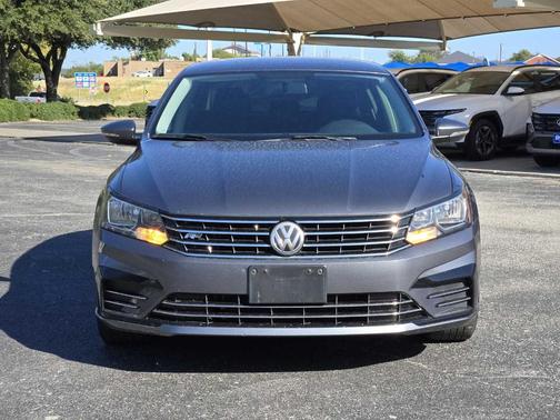 2017 Volkswagen Passat 1.8T R-Line