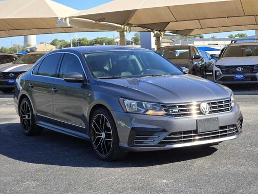 2017 Volkswagen Passat 1.8T R-Line